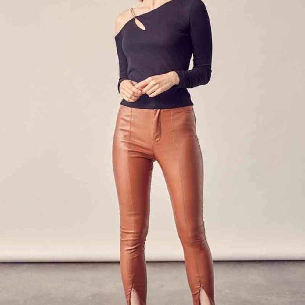 Detailed Chain Off Shoulder Top - Picture 2 of 4